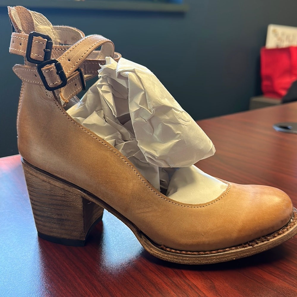 Freebird-Randi Color:tan size:7.5
